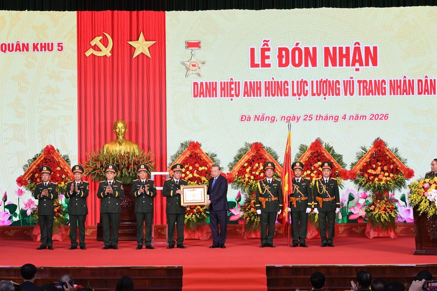 Quân khu 5 đón nhận danh hiệu Anh hùng lực lượng vũ trang nhân dân trong niềm tự hào của miền Trung và Tây Nguyên- Ảnh 3.