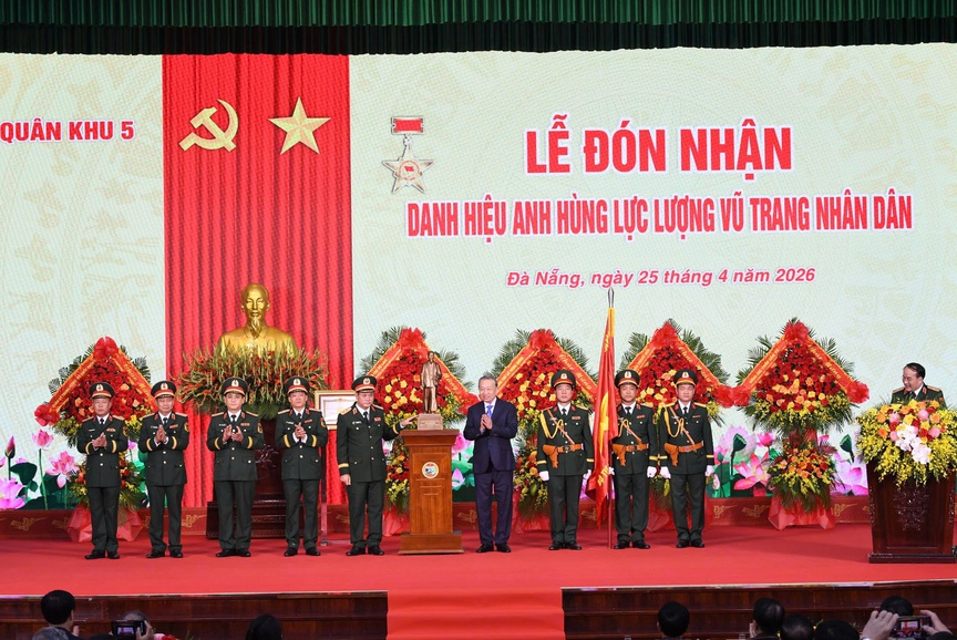 Quân khu 5 đón nhận danh hiệu Anh hùng lực lượng vũ trang nhân dân trong niềm tự hào của miền Trung và Tây Nguyên- Ảnh 4.