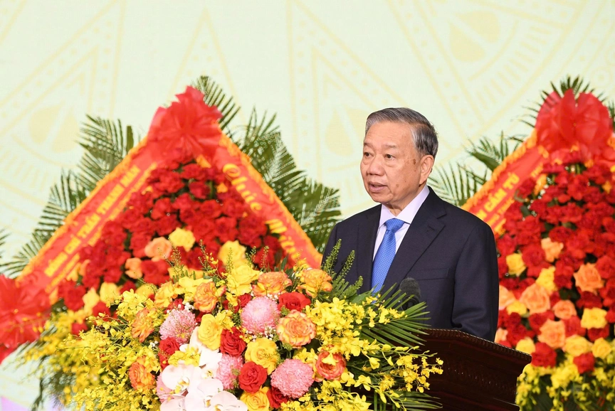 Quân khu 5 đón nhận danh hiệu Anh hùng lực lượng vũ trang nhân dân trong niềm tự hào của miền Trung và Tây Nguyên- Ảnh 1.