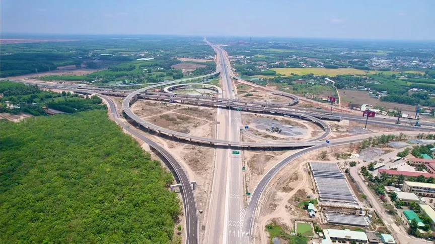 4 ngày nữa, Việt Nam chính thức thông xe tuyến cao tốc 18.000 tỷ kết nối 2 tỉnh thành giàu nhất cả nước- Ảnh 1.