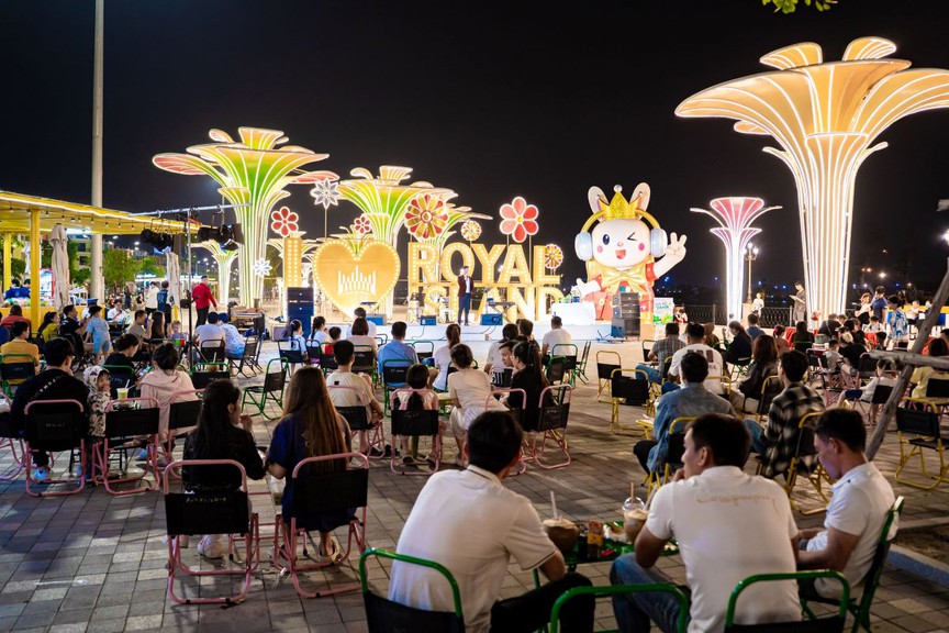 Dồn dập sự kiện dịp lễ 30/4, Vinhomes Royal Island hút khách, kích hoạt hệ sinh thái kinh doanh- Ảnh 3.