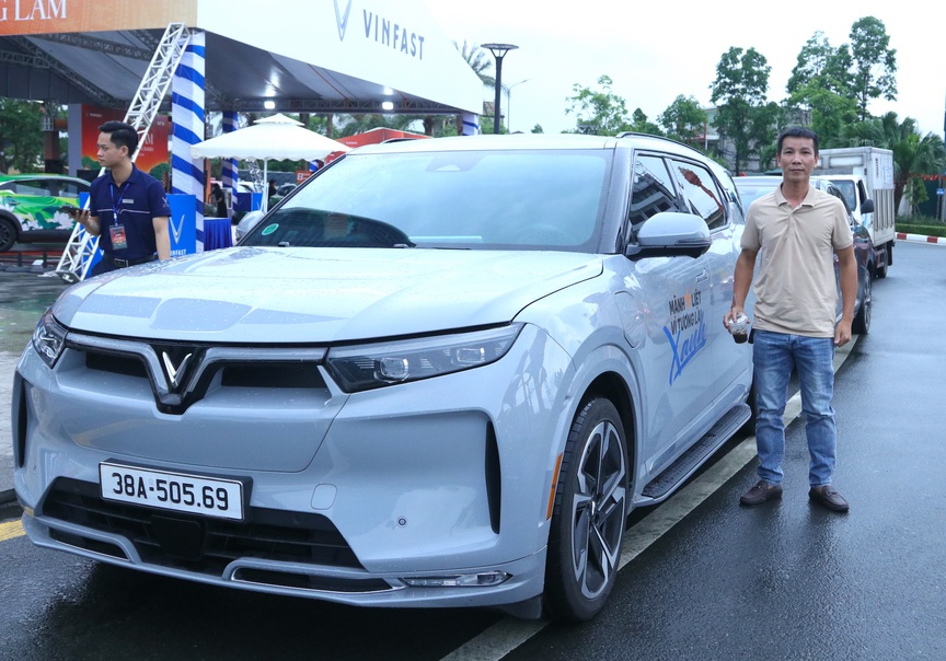 Đi 70 km đến sự kiện “Hào khí sông Lam”, khách hàng Hà Tĩnh đặt cọc VF 7 chỉ sau một vòng trải nghiệm- Ảnh 4.