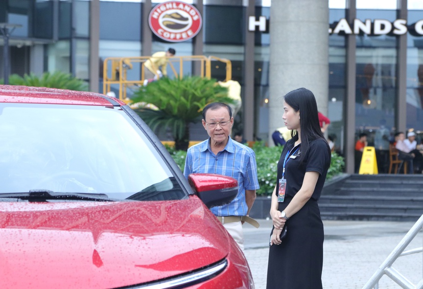 Đi 70 km đến sự kiện “Hào khí sông Lam”, khách hàng Hà Tĩnh đặt cọc VF 7 chỉ sau một vòng trải nghiệm- Ảnh 5.