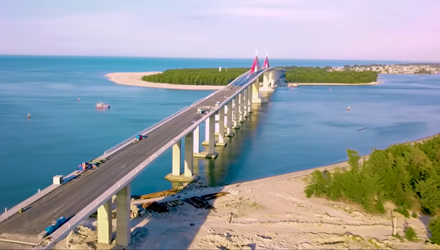 Chính thức khánh thành cầu vượt biển dài nhất miền Trung 2.400 tỷ đồng- Ảnh 1.