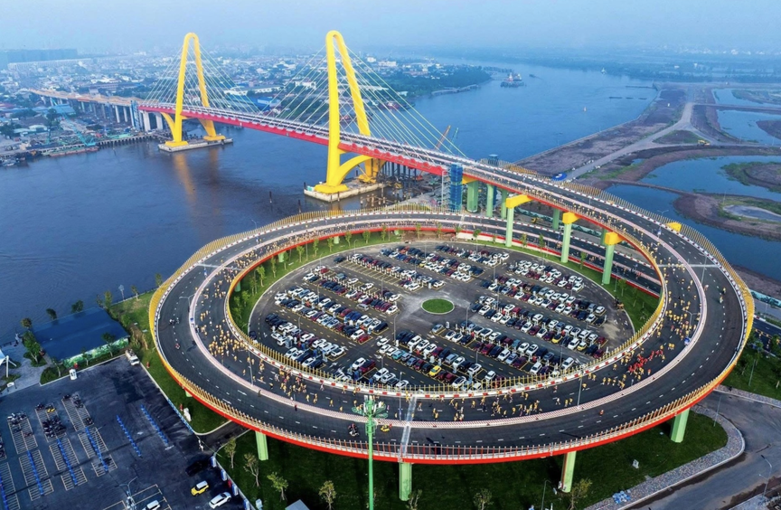 Cây cầu 2.300 tỷ kết nối đại đô thị 60.000 người của tỷ phú Phạm Nhật Vượng với trung tâm TP nhỏ nhất cả nước sở hữu kỷ lục chưa từng có trong lịch sử- Ảnh 1.