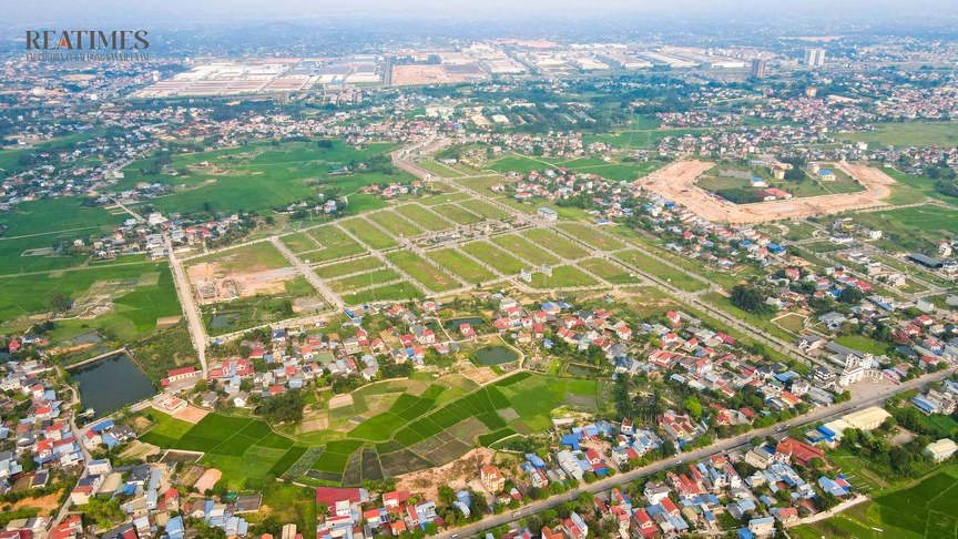 Thái Nguyên: Đất trống trải dài, shophouse đầy cỏ dại tại khu đô thị Việt - Hàn- Ảnh 1.