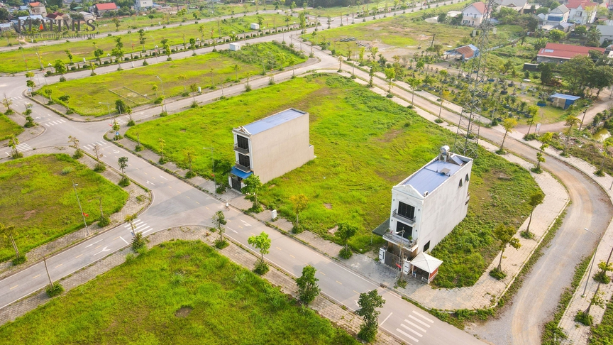 Thái Nguyên: Đất trống trải dài, shophouse đầy cỏ dại tại khu đô thị Việt - Hàn- Ảnh 13.