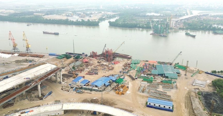 Thành phố nhỏ nhất Việt Nam sắp hoàn thành cầu dây văng 6.200 tỷ, mở lối đến trung tâm hành chính mới- Ảnh 1.