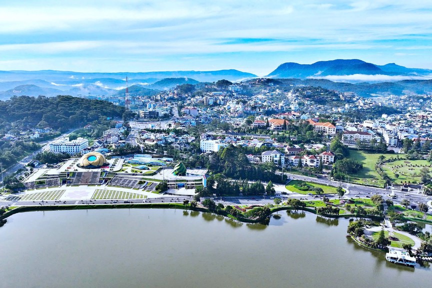 Lâm Đồng tăng tốc tháo gỡ vướng mắc 368 dự án với tổng vốn gần 360.000 tỷ đồng- Ảnh 1. Lâm Đồng tăng tốc tháo gỡ vướng mắc 368 dự án với tổng vốn gần 360.000 tỷ đồng- Ảnh 1.