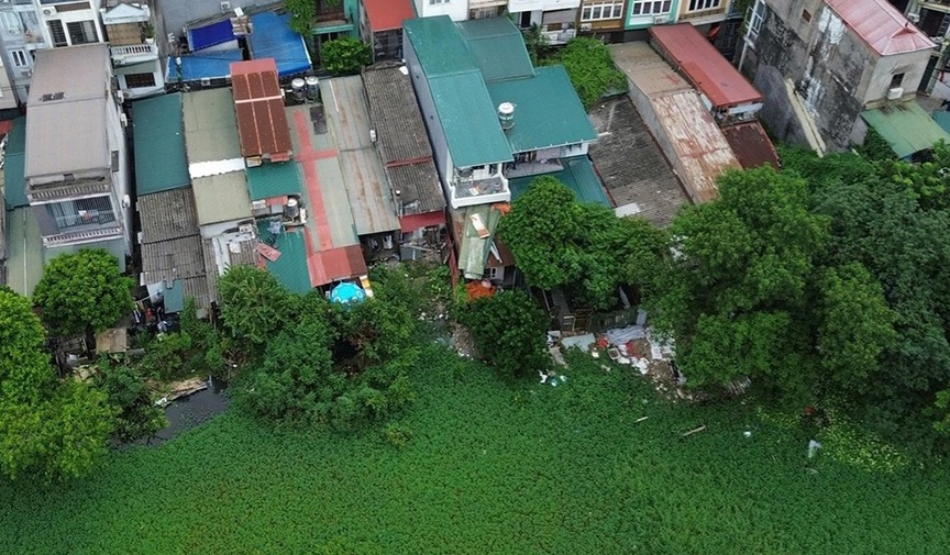 Hà Nội: Nhếch nhác xung quanh hồ Rẻ Quạt- Ảnh 6. Hà Nội: Nhếch nhác xung quanh hồ Rẻ Quạt- Ảnh 6.