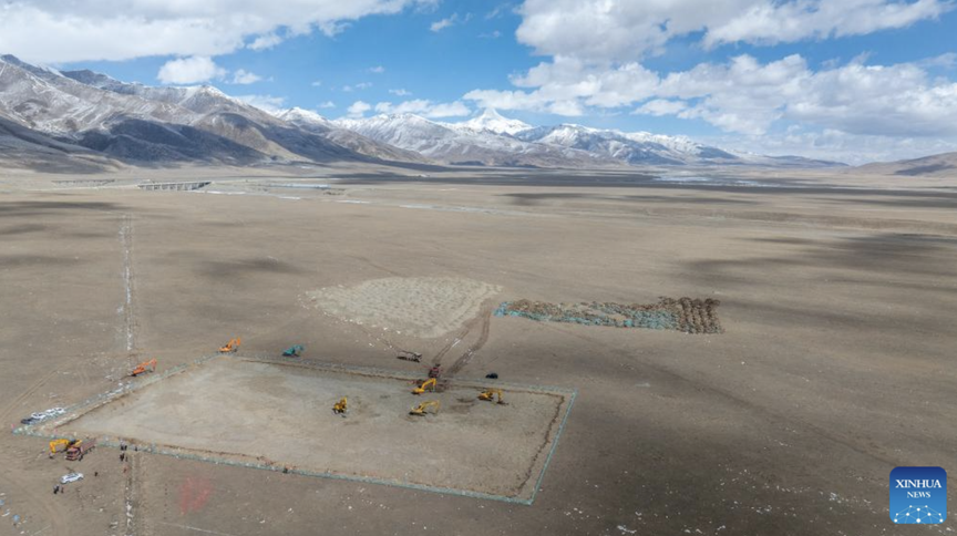 Chính thức khởi công xây dựng nhà máy điện mặt trời cao nhất thế giới- Ảnh 1.