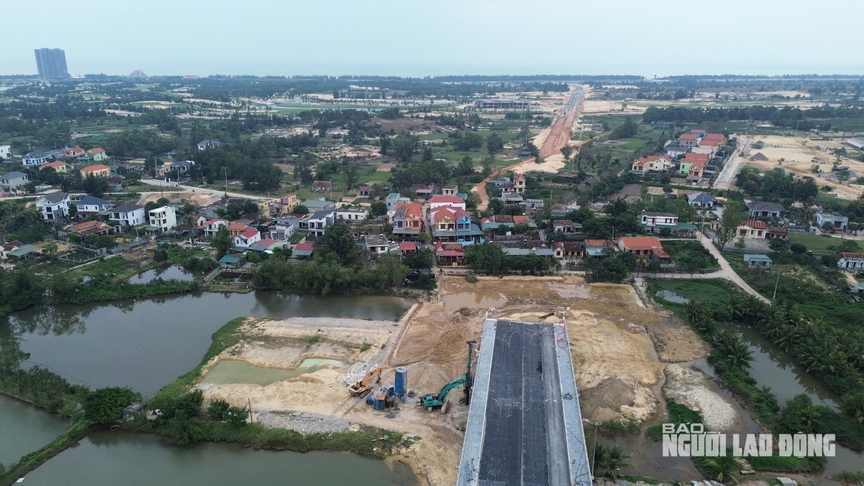 Cây cầu nghìn tỷ tại tỉnh hẹp nhất Việt Nam đã sáng đèn nhưng vẫn chưa thông xe- Ảnh 3. Cây cầu nghìn tỷ tại tỉnh hẹp nhất Việt Nam đã sáng đèn nhưng vẫn chưa thông xe- Ảnh 3.