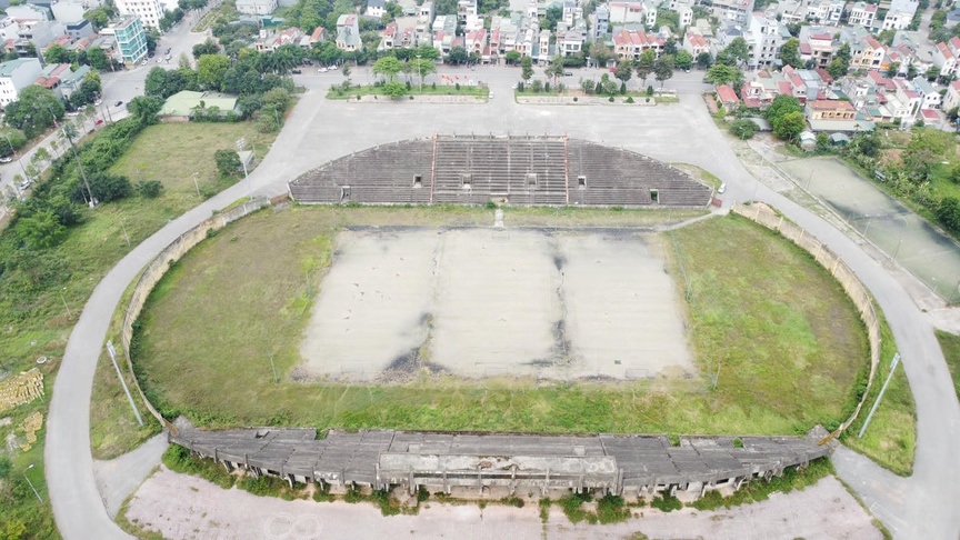 Hoang tàn khung cảnh sân vận động 10.000 chỗ ngồi bị bỏ hoang gần 20 năm- Ảnh 1.