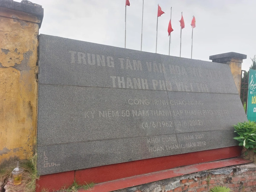 Hoang tàn khung cảnh sân vận động 10.000 chỗ ngồi bị bỏ hoang gần 20 năm- Ảnh 3.