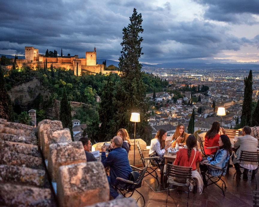 Lễ Phục sinh tại Granada (Tây Ban Nha): Nơi nghi lễ linh thiêng hòa quyện cùng nhịp sống đời thường- Ảnh 1.