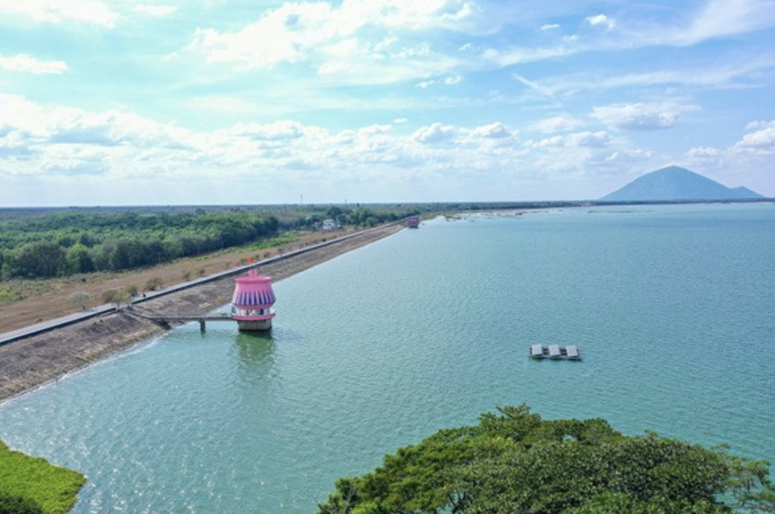 Việt Nam sắp xây dựng khu du lịch sinh thái 18.000 tỷ, nằm ngay gần hồ nước nhân tạo rộng gấp 2.000 lần hồ Gươm- Ảnh 1.