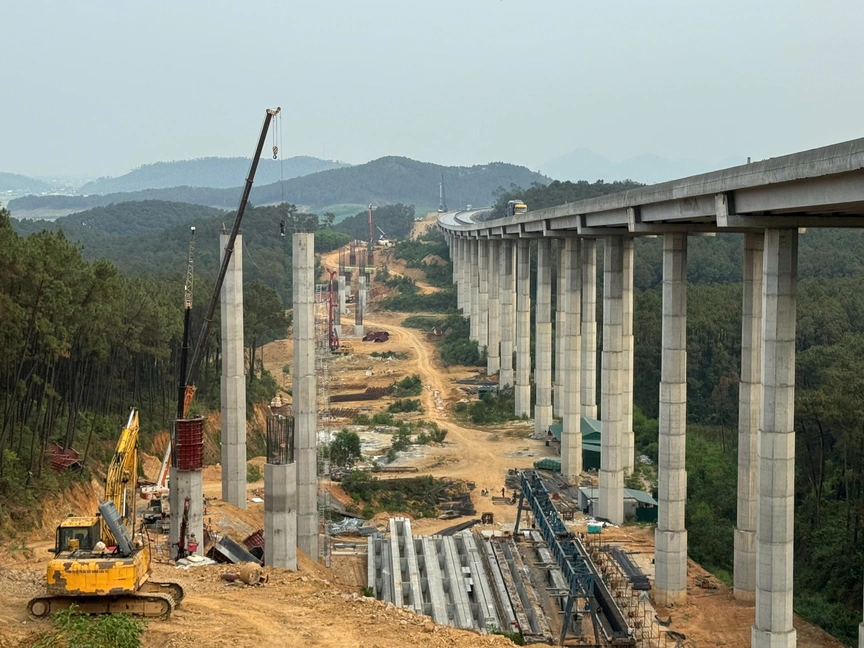 Hầm xuyên núi 2.100 tỷ có địa chất phức tạp nhất cao tốc Bắc - Nam nỗ lực ‘về đích’- Ảnh 1.