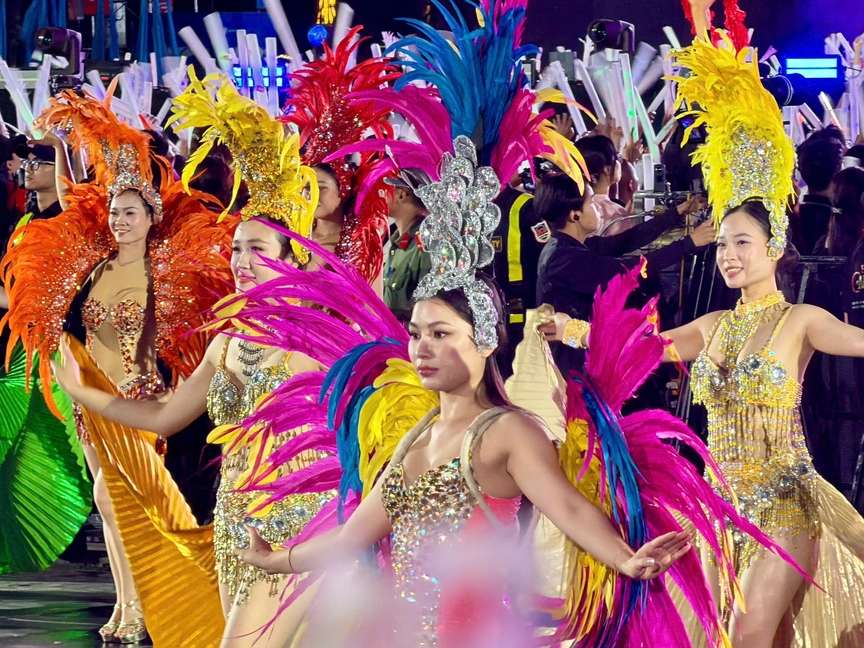 80.000 khán giả bùng nổ cảm xúc cùng Carnaval Hạ Long 2026- Ảnh 12.