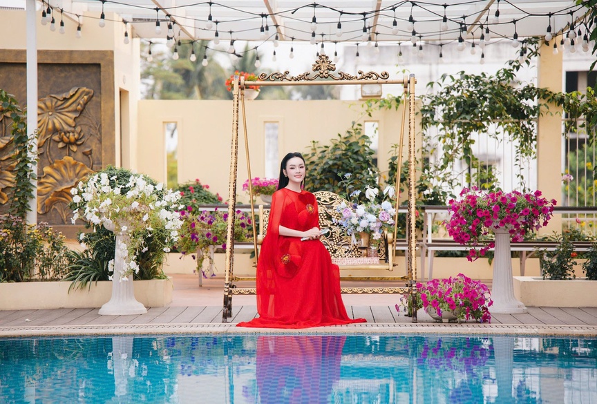 Nữ NSƯT là trưởng khoa học viện sở hữu biệt thự 1.000m2 ven biển có hồ bơi, sân bóng rổ, view thẳng vịnh- Ảnh 1. Nữ NSƯT là trưởng khoa học viện sở hữu biệt thự 1.000m2 ven biển có hồ bơi, sân bóng rổ, view thẳng vịnh- Ảnh 1.