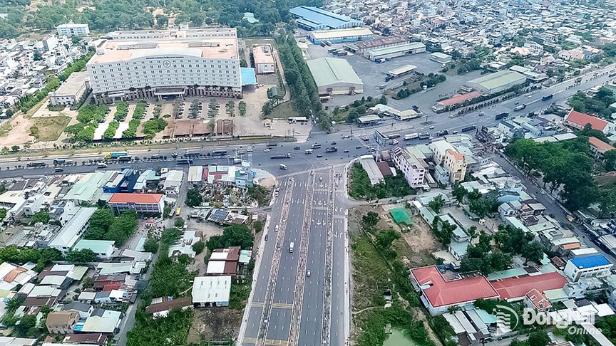 Tuyến hương lộ 2 dài khoảng 15km, từ Quốc lộ 51 qua phường Long Hưng đến cao tốc TP. HCM - Long Thành - Dầu Giây. Nguồn ảnh: Báo Đồng Nai