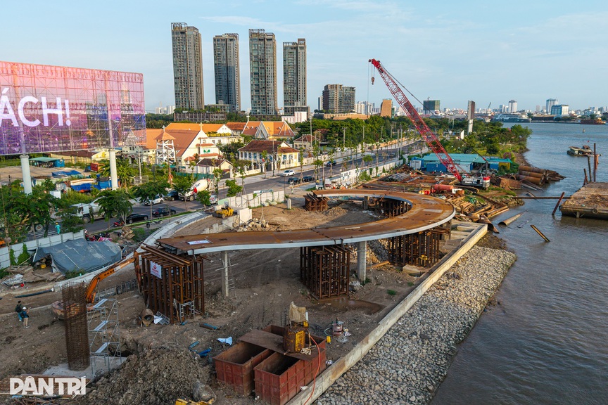 Chỉ 4 tháng nữa, cầu đi bộ nghìn tỷ với kết cấu vòm thép lần đầu tiên được áp dụng tại Việt Nam sẽ chính thức hoàn thành- Ảnh 2. Chỉ 4 tháng nữa, cầu đi bộ nghìn tỷ với kết cấu vòm thép lần đầu tiên được áp dụng tại Việt Nam sẽ chính thức hoàn thành- Ảnh 2.
