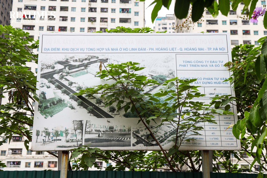 Đất xây trường học ở Linh Đàm lại thành bãi cỏ hoang sau gần 2 năm dẹp bãi xe không phép- Ảnh 12.