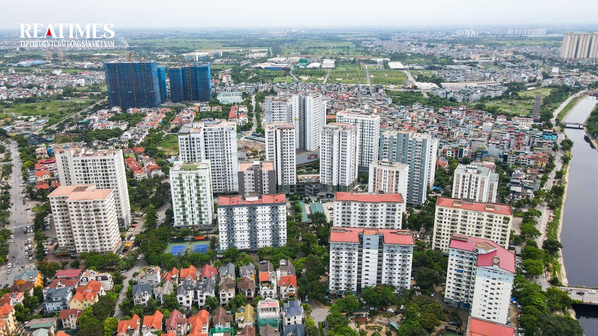 Đất xây trường học ở Linh Đàm lại thành bãi cỏ hoang sau gần 2 năm dẹp bãi xe không phép- Ảnh 14.