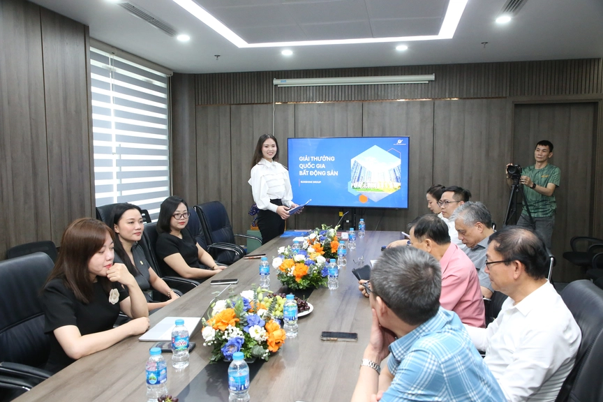Hội đồng Giám khảo Chung khảo Giải thưởng Quốc gia Bất động sản Việt Nam lần thứ II làm việc với Sunshine Group- Ảnh 1.