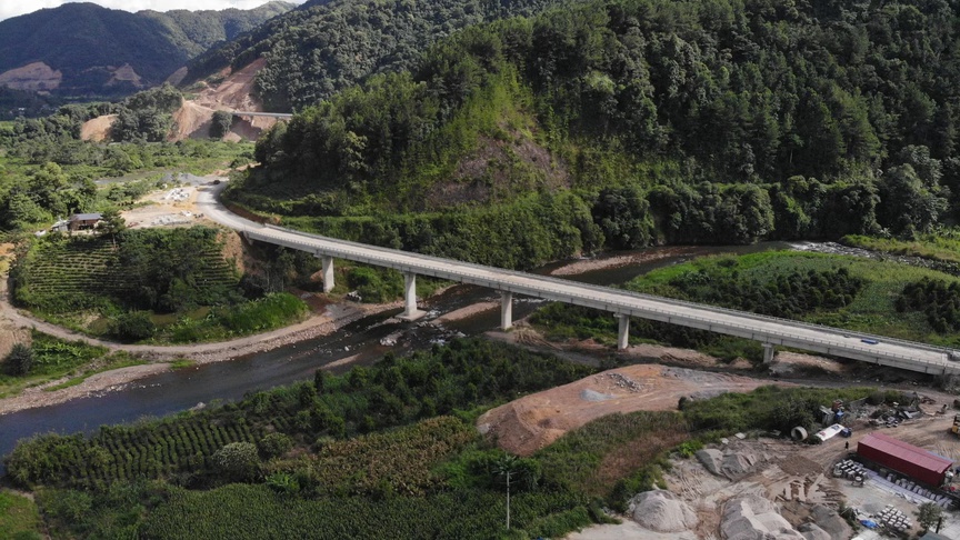 Sắp hoàn thiện tuyến đường nghìn tỷ, góp phần nối thông miền núi phía Bắc- Ảnh 2.