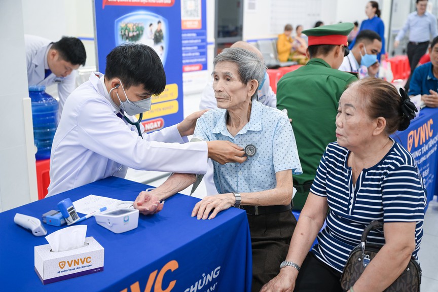 Hệ thống Trung tâm Tiêm chủng VNVC tài trợ hơn 10 tỷ đồng giúp Côn Đảo nâng cao năng lực y tế dự phòng và du lịch an toàn- Ảnh 5.