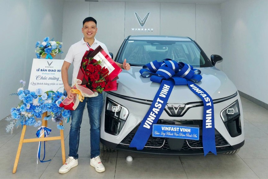 Chủ xe VinFast VF 7: “Đáng lẽ nên chuyển sang xe điện sớm hơn”- Ảnh 1.