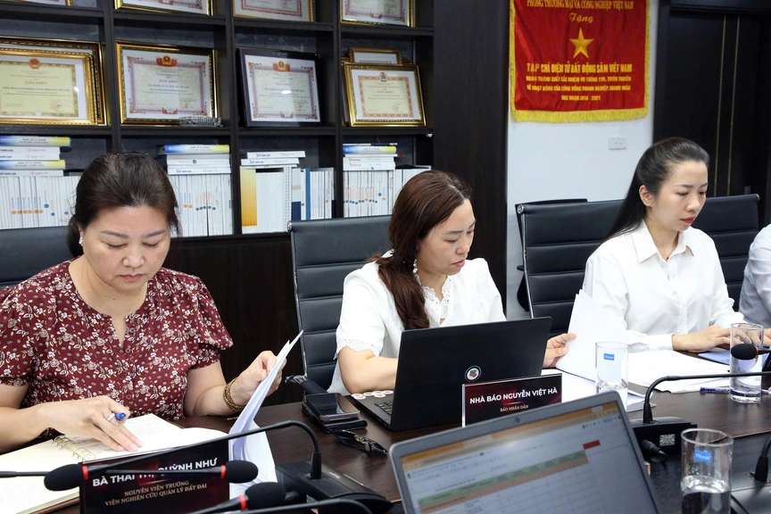 Họp Hội đồng Sơ khảo Giải thưởng Quốc gia Bất động sản Việt Nam lần thứ II: Sàng lọc kỹ lưỡng để chọn ra những doanh nghiệp, dự án xứng đáng bước vào Vòng Chung khảo- Ảnh 5. Họp Hội đồng Sơ khảo Giải thưởng Quốc gia Bất động sản Việt Nam lần thứ II: Sàng lọc kỹ lưỡng để chọn ra những doanh nghiệp, dự án xứng đáng bước vào Vòng Chung khảo- Ảnh 5.