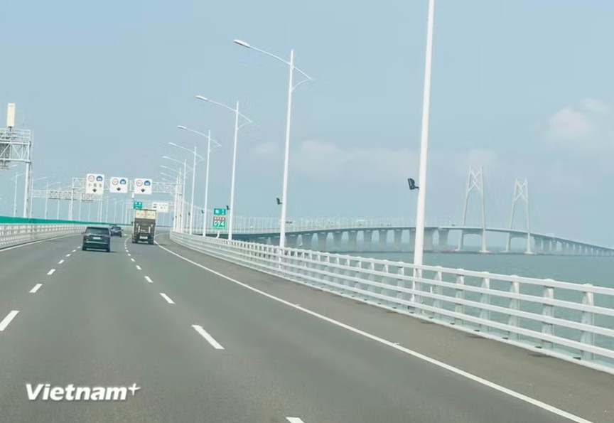 Siêu cầu vượt biển dài nhất thế giới nối liền 3 vùng đất: Cầu - đảo - hầm hội tụ trong một công trình gần 19 tỷ USD- Ảnh 1. Siêu cầu vượt biển dài nhất thế giới nối liền 3 vùng đất: Cầu - đảo - hầm hội tụ trong một công trình gần 19 tỷ USD- Ảnh 1.