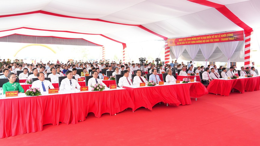 Khởi công dự án đường bộ cao tốc Vinh – Thanh Thuỷ- Ảnh 1. Khởi công dự án đường bộ cao tốc Vinh – Thanh Thuỷ- Ảnh 1.