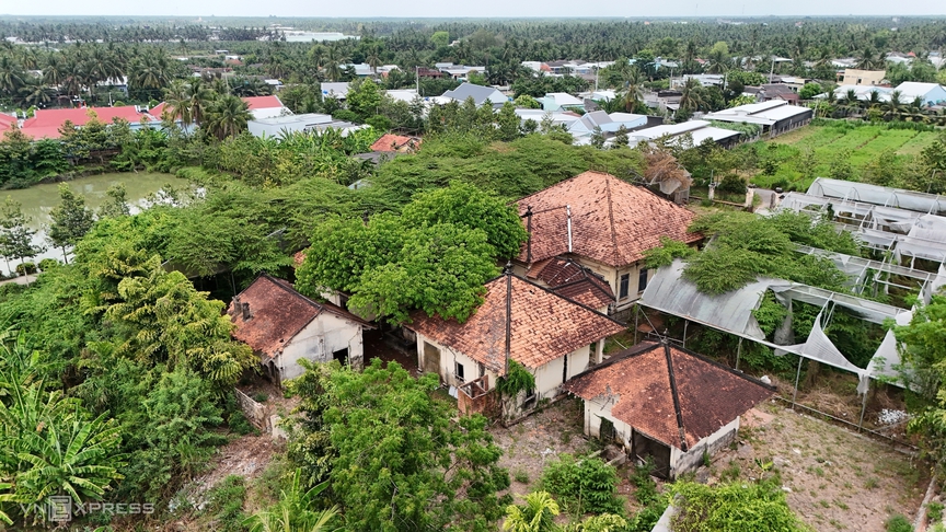 Biệt thự cổ trăm năm của quan tri huyện xưa: Quy mô 7.000m2 mang đậm kiến trúc vùng Nam Bộ, từng là bối cảnh của loạt phim đình đám nay dần thành phế tích- Ảnh 1.