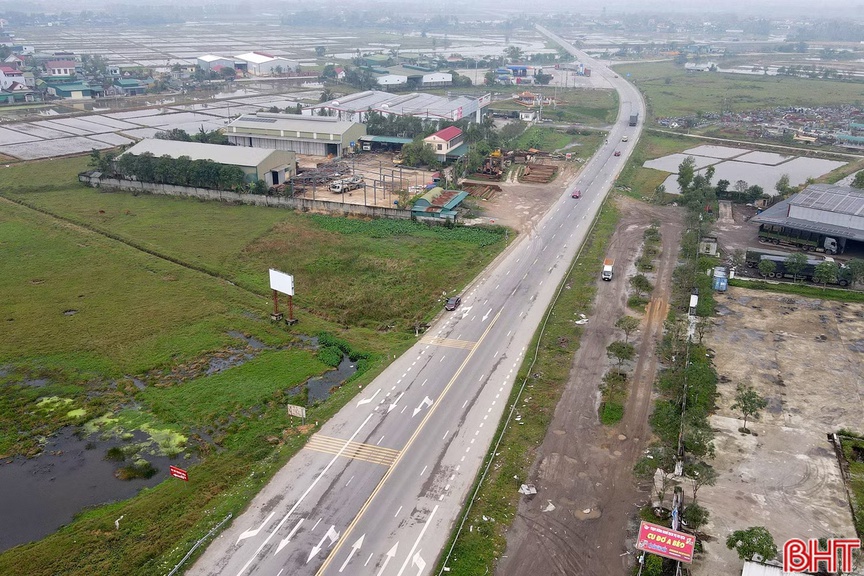 Tuyến Quốc lộ 1 đoạn qua tỉnh Hà Tĩnh. Nguồn ảnh: Báo Hà Tĩnh Tuyến Quốc lộ 1 đoạn qua tỉnh Hà Tĩnh. Nguồn ảnh: Báo Hà Tĩnh