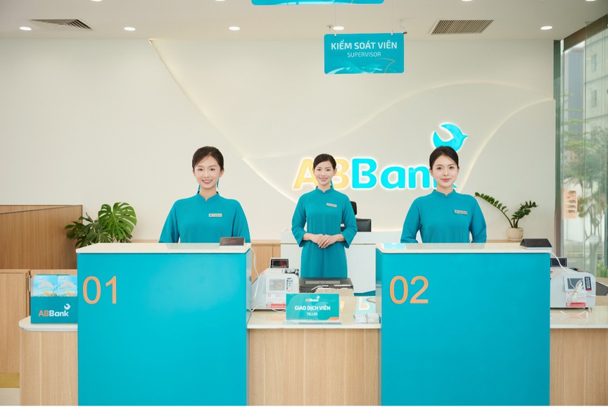 ABBank áp dụng mô hình quầy giao dịch đứng toàn hệ thống, tối ưu trải nghiệm- Ảnh 1. ABBank áp dụng mô hình quầy giao dịch đứng toàn hệ thống, tối ưu trải nghiệm- Ảnh 1.