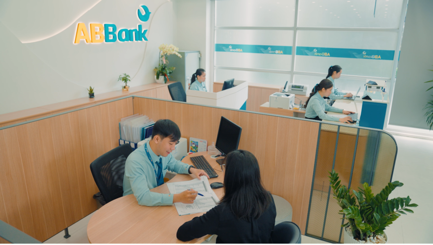 ABBank áp dụng mô hình quầy giao dịch đứng toàn hệ thống, tối ưu trải nghiệm- Ảnh 3. ABBank áp dụng mô hình quầy giao dịch đứng toàn hệ thống, tối ưu trải nghiệm- Ảnh 3.