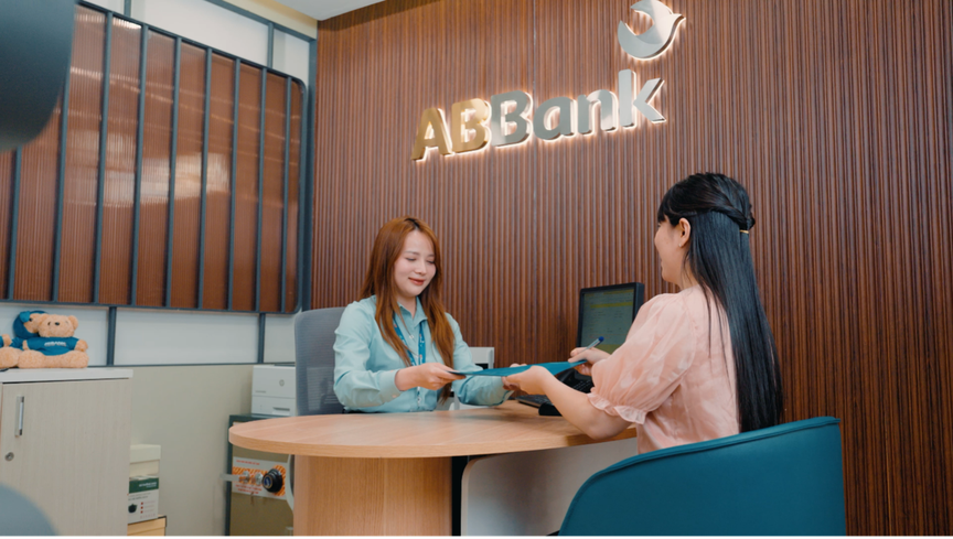 ABBank áp dụng mô hình quầy giao dịch đứng toàn hệ thống, tối ưu trải nghiệm- Ảnh 5. ABBank áp dụng mô hình quầy giao dịch đứng toàn hệ thống, tối ưu trải nghiệm- Ảnh 5.