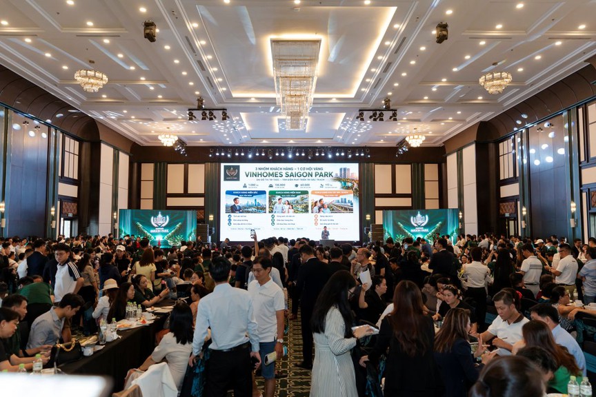 Vinhomes Sài Gòn Park “nóng” hơn thời tiết TP.HCM: Nghìn người chen chân tìm cơ hội an cư tại trung tâm mới phía Tây Bắc- Ảnh 1. Vinhomes Sài Gòn Park “nóng” hơn thời tiết TP.HCM: Nghìn người chen chân tìm cơ hội an cư tại trung tâm mới phía Tây Bắc- Ảnh 1.