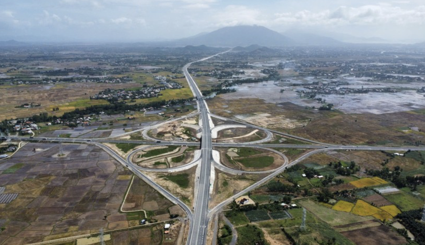 Chỉ vài giờ nữa, chính thức thông xe 20km cao tốc ‘rừng - biển’ đầu tiên của Việt Nam- Ảnh 1. Chỉ vài giờ nữa, chính thức thông xe 20km cao tốc ‘rừng - biển’ đầu tiên của Việt Nam- Ảnh 1.