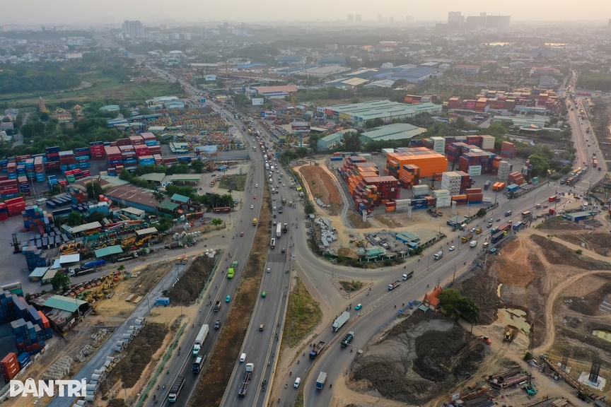 Một đoạn của xa lộ Hà Nội. Nguồn ảnh: Báo Dân trí Một đoạn của xa lộ Hà Nội. Nguồn ảnh: Báo Dân trí