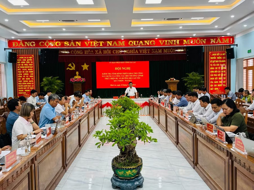 Hình ảnh tại buổi làm việc. Nguồn ảnh: Báo Gia Lai Hình ảnh tại buổi làm việc. Nguồn ảnh: Báo Gia Lai