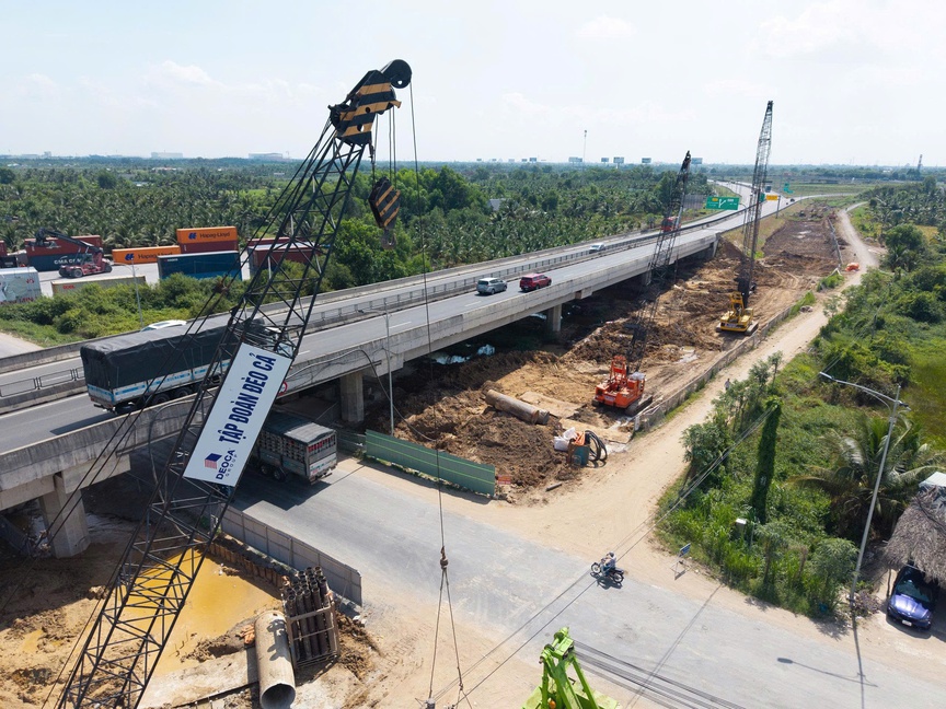 Gỡ “đường găng” mặt bằng, vật liệu để tăng tốc cho cao tốc TP.HCM - Trung Lương - Mỹ Thuận- Ảnh 3. Gỡ “đường găng” mặt bằng, vật liệu để tăng tốc cho cao tốc TP.HCM - Trung Lương - Mỹ Thuận- Ảnh 3.