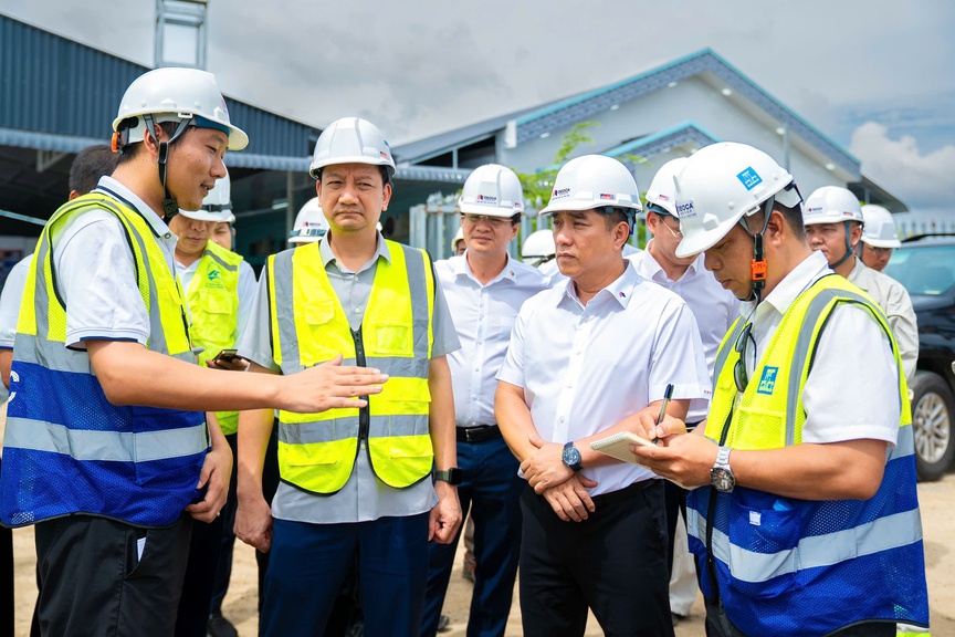Gỡ “đường găng” mặt bằng, vật liệu để tăng tốc cho cao tốc TP.HCM - Trung Lương - Mỹ Thuận- Ảnh 1. Gỡ “đường găng” mặt bằng, vật liệu để tăng tốc cho cao tốc TP.HCM - Trung Lương - Mỹ Thuận- Ảnh 1.
