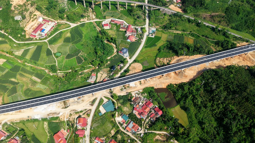Cao tốc Hữu Nghị - Chi Lăng hoàn thiện 27km đầu tuyến- Ảnh 4. Cao tốc Hữu Nghị - Chi Lăng hoàn thiện 27km đầu tuyến- Ảnh 4.
