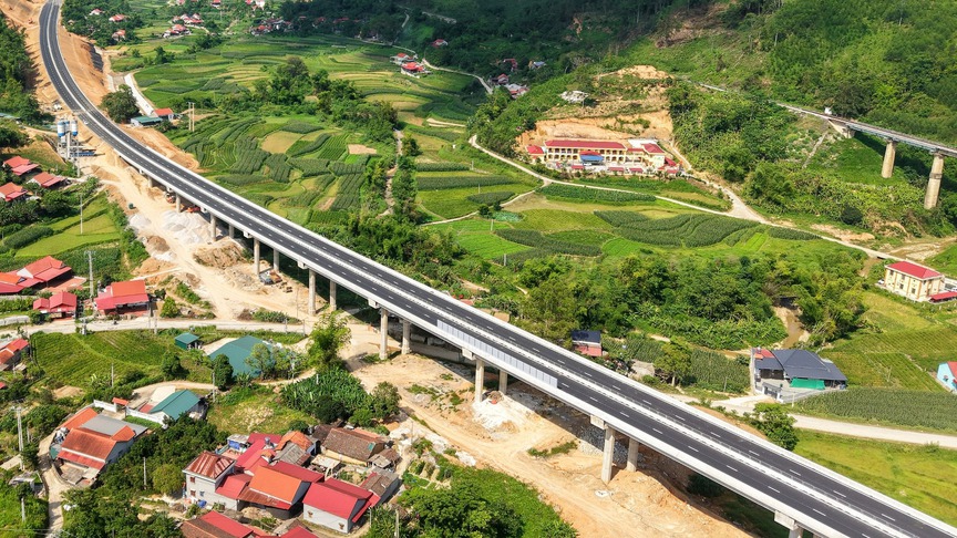 Cao tốc Hữu Nghị - Chi Lăng hoàn thiện 27km đầu tuyến- Ảnh 1. Cao tốc Hữu Nghị - Chi Lăng hoàn thiện 27km đầu tuyến- Ảnh 1.
