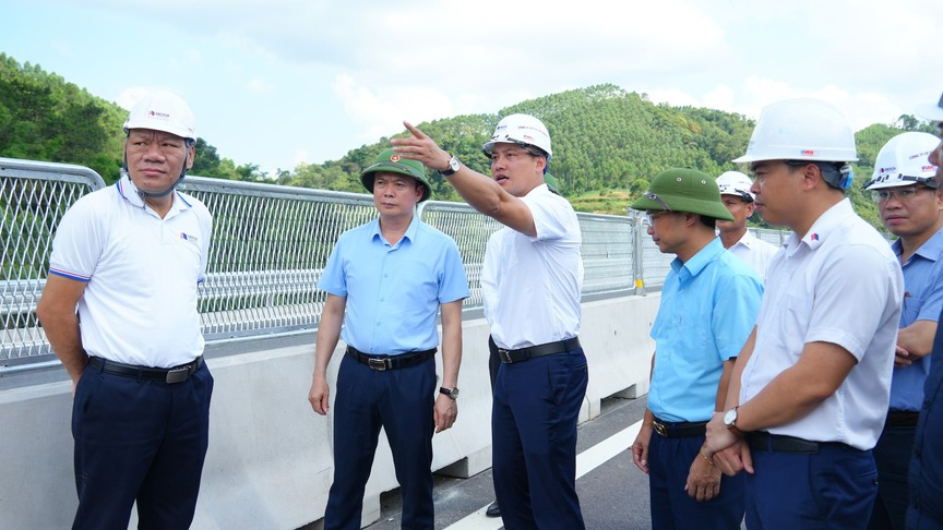 Cao tốc Hữu Nghị - Chi Lăng hoàn thiện 27km đầu tuyến- Ảnh 3. Cao tốc Hữu Nghị - Chi Lăng hoàn thiện 27km đầu tuyến- Ảnh 3.