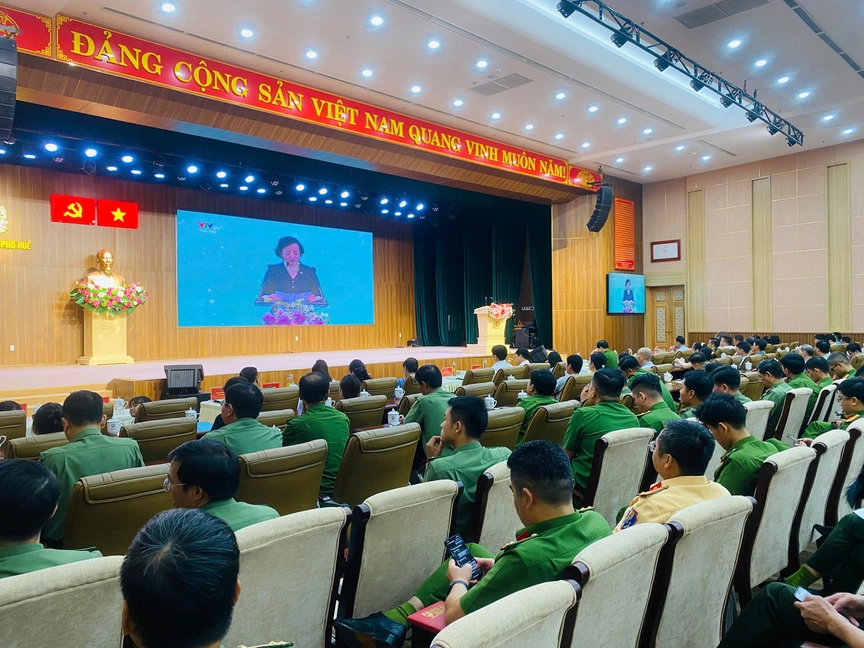 Phát động chương trình “Bảo vệ và Hỗ trợ trẻ em phát triển trên môi trường mạng giai đoạn 2026 - 2030”- Ảnh 1. Phát động chương trình “Bảo vệ và Hỗ trợ trẻ em phát triển trên môi trường mạng giai đoạn 2026 - 2030”- Ảnh 1.