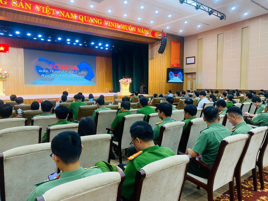 Phát động chương trình “Bảo vệ và Hỗ trợ trẻ em phát triển trên môi trường mạng giai đoạn 2026 - 2030”- Ảnh 3. Phát động chương trình “Bảo vệ và Hỗ trợ trẻ em phát triển trên môi trường mạng giai đoạn 2026 - 2030”- Ảnh 3.
